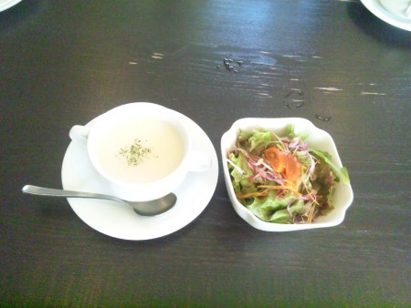 スープとサラダ