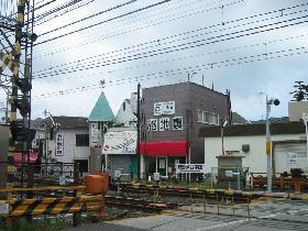駅から見たお店です